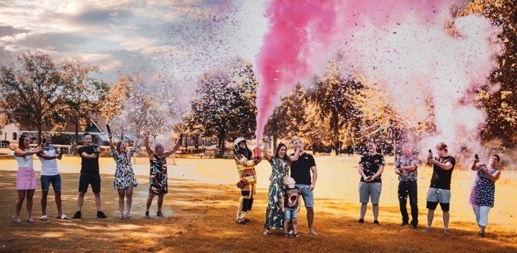 Gender Reveal Rauch: Farbpulver als Alternative